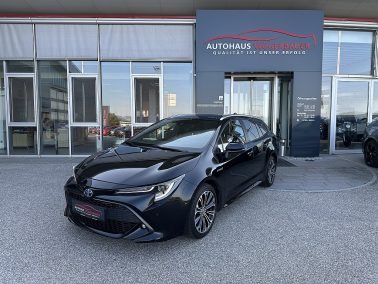 Toyota Corolla Kombi 2,0 Hybrid Style Automatik bei Autohaus Wögerbauer in 